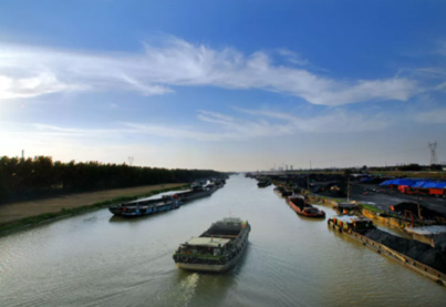 雄浑运河跨京杭，南北贯通永长流